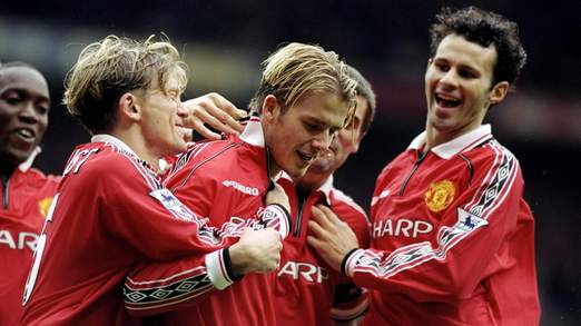 The Manchester United team celebrate David Beckham's  goal