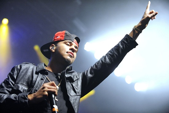 j-cole-performs-live-supporting-album-cole-world-the-sideline-story-04